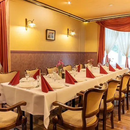 Stara Poczta 3* ティヒ